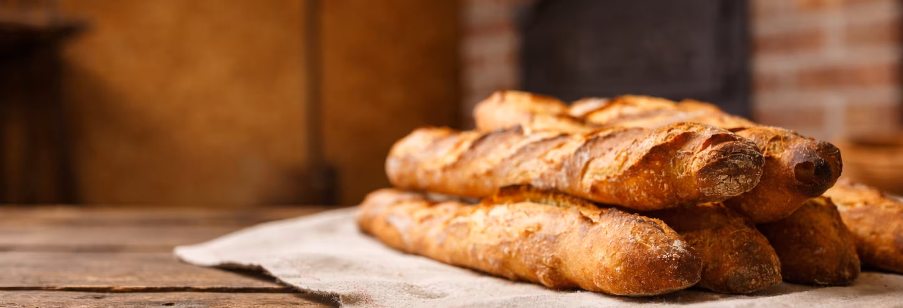 방울 토마토가 여러개 열려있는 모습 배너 이미지